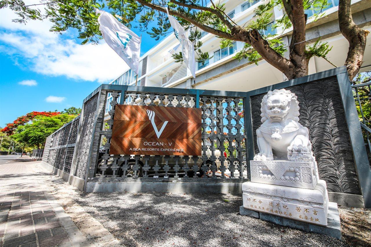 Ocean V Hotel (Adults Only) Pereybere Beach Exterior photo